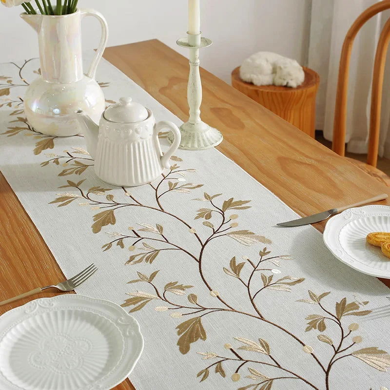 Chemin de table brodé en coton lin beige style végétal bleu