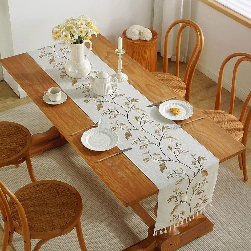 Chemin de table brodé en coton lin beige style végétal bleu