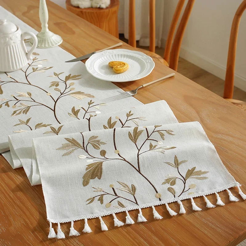Chemin de table brodé en coton lin beige style végétal bleu
