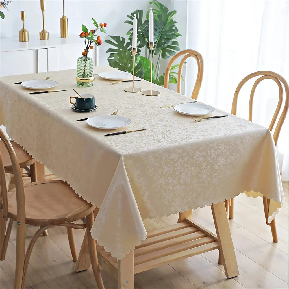 Nappe anti-tâche en polyester enduit beige motif fleuri