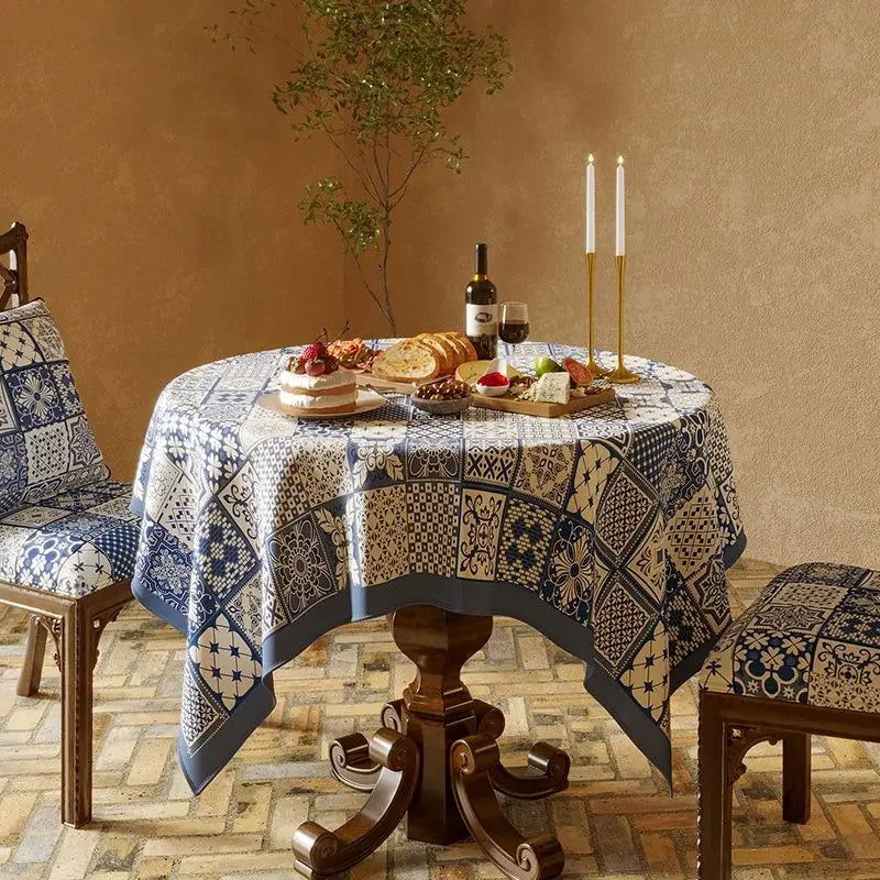 Nappe imprimée polycoton chenille style Jacquard carreaux bleus bord bleu