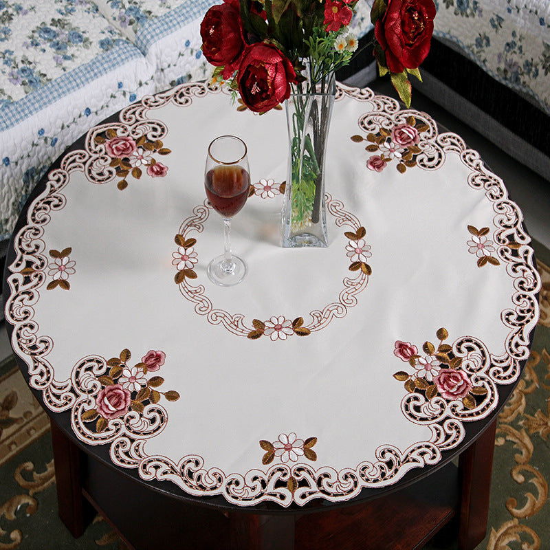 Nappe ronde en polycoton blanc à broderie Pivoine rouge