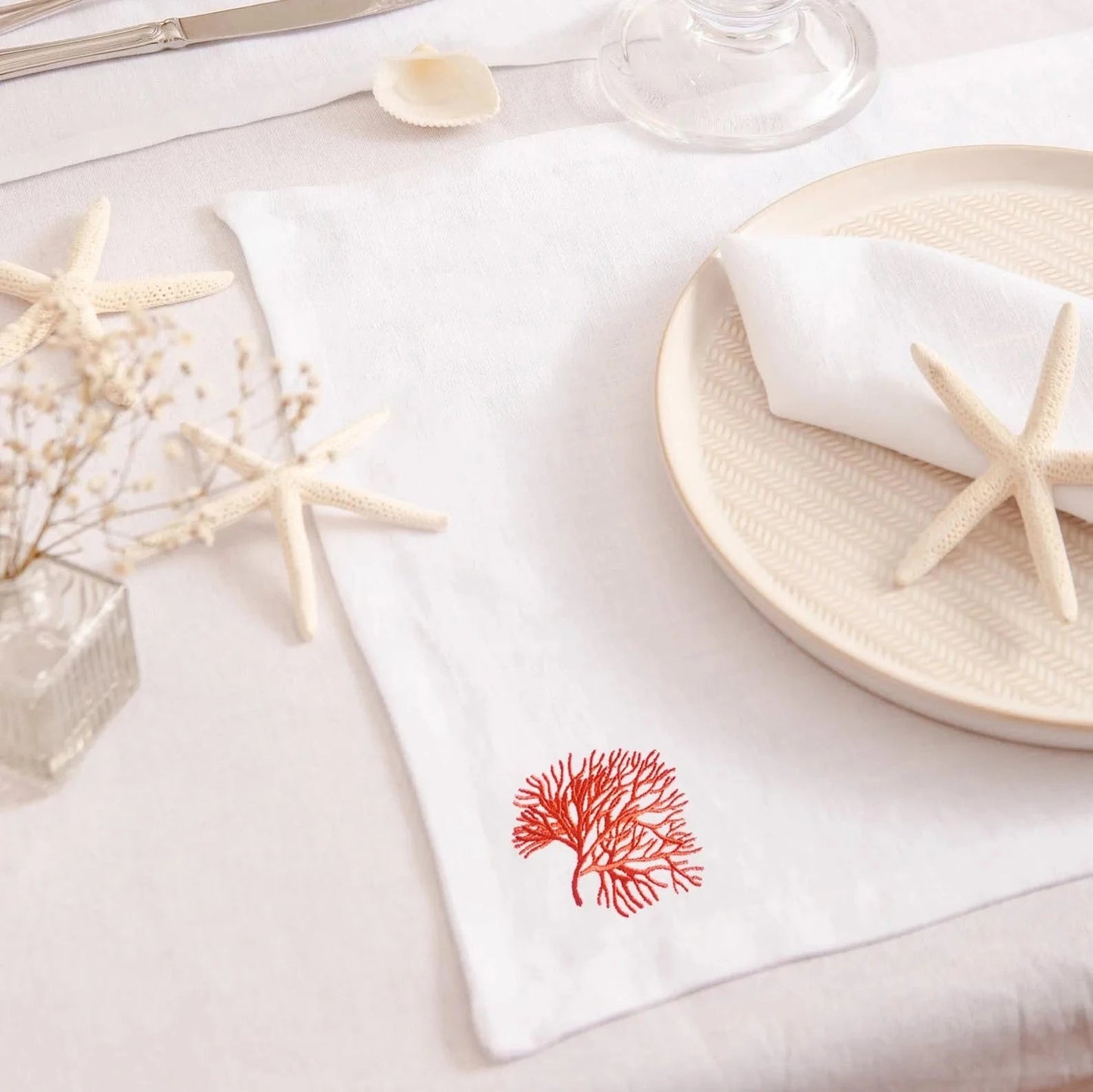 Serviette de table brodée en coton lin blanc motif Corail