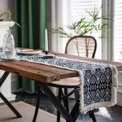Chemin de table Jacquard vintage ethnique noir 