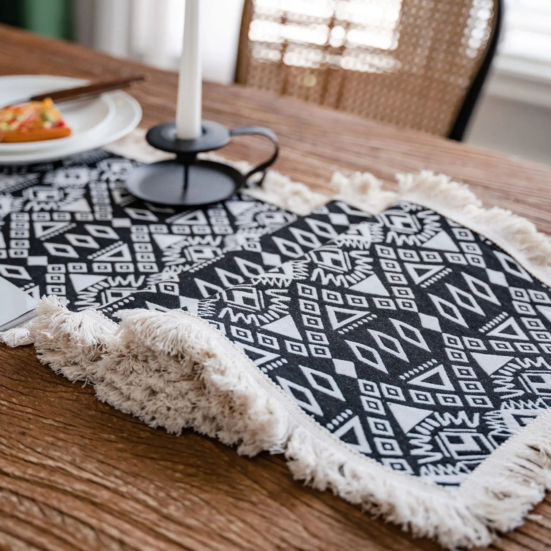 Chemin de table Jacquard vintage ethnique noir 