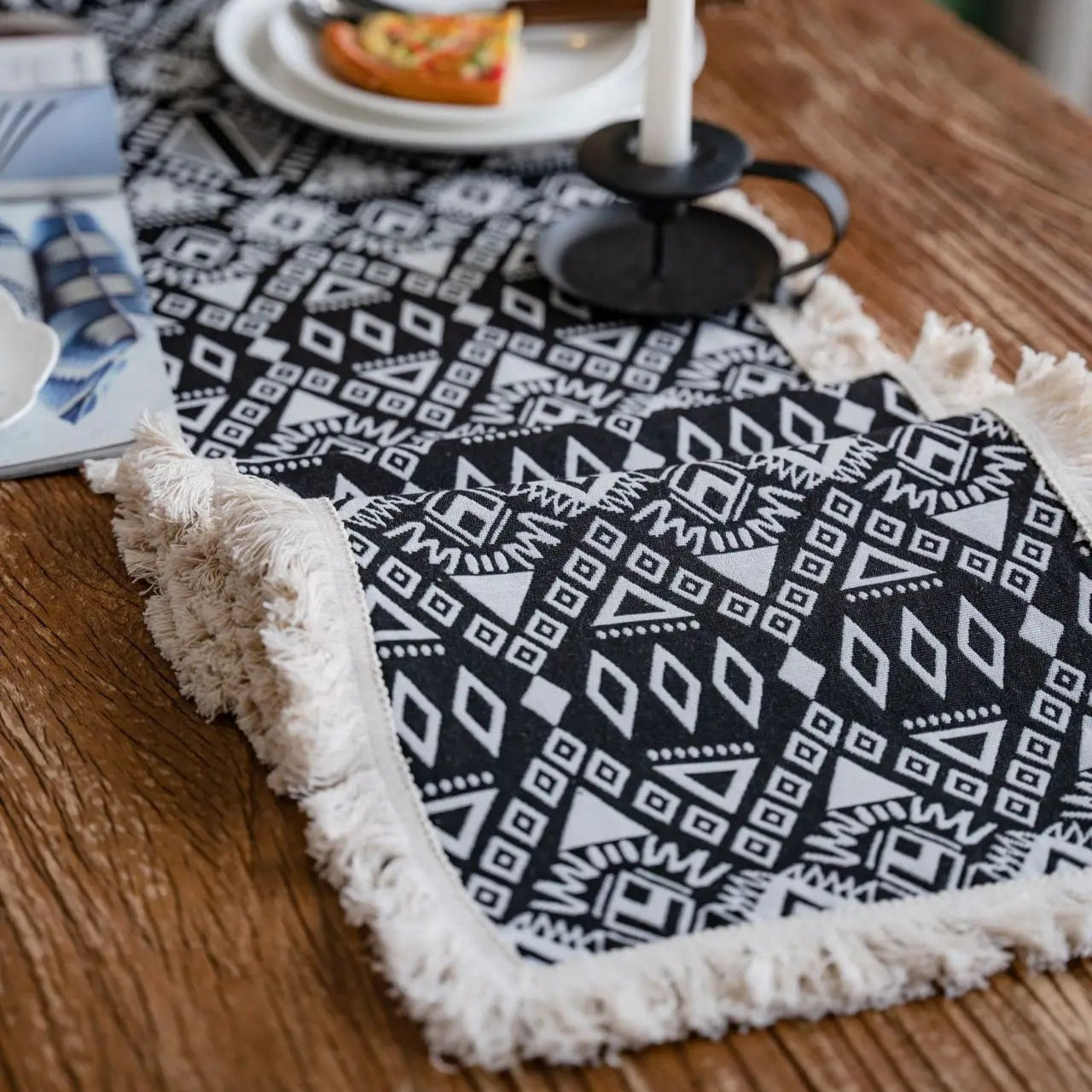Chemin de table Jacquard vintage ethnique noir 
