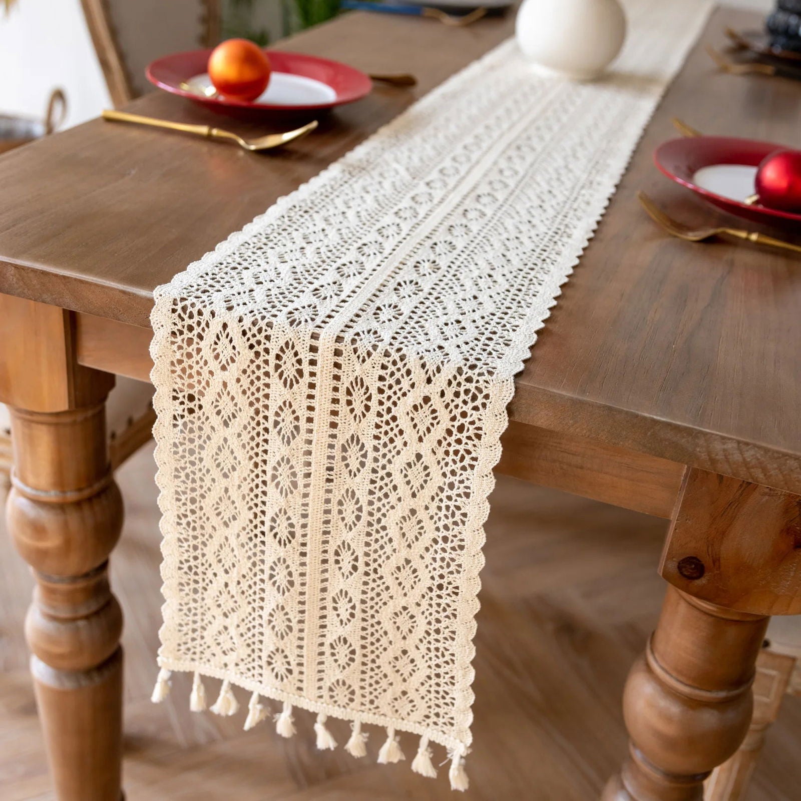 Chemin table brodé dentelles en coton beige