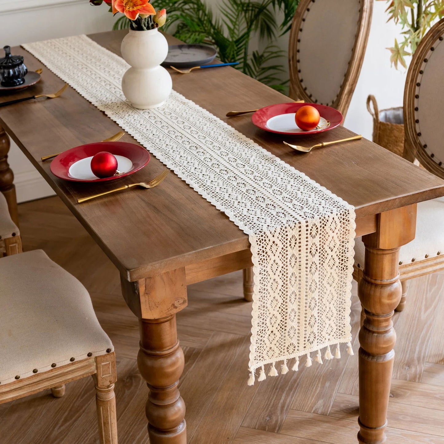 Chemin table brodé dentelles en coton beige