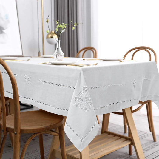 Nappe blanche en coton flammé brodée style vintage 100% fait main