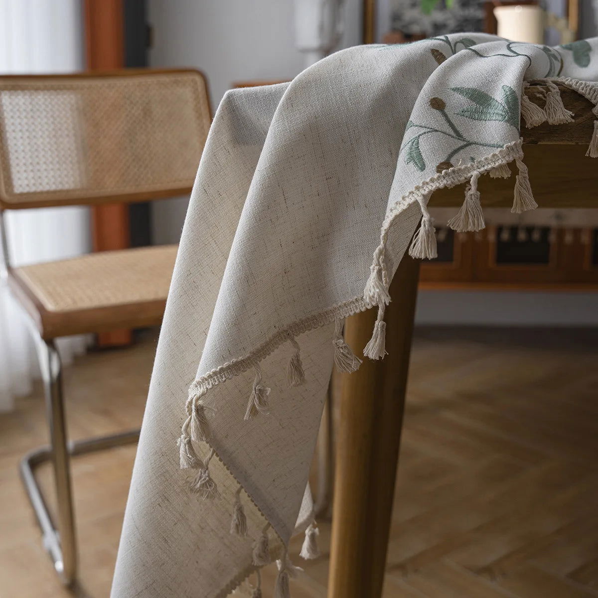Nappe brodée coton lin à motif feuilles de manguier