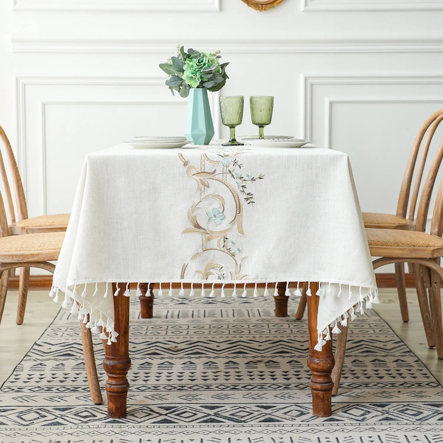 Nappe brodée coton lin motif floraux