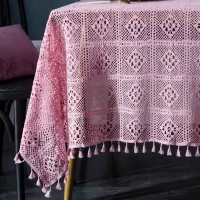 Nappe brodée crochet carrée coton style vintage rose