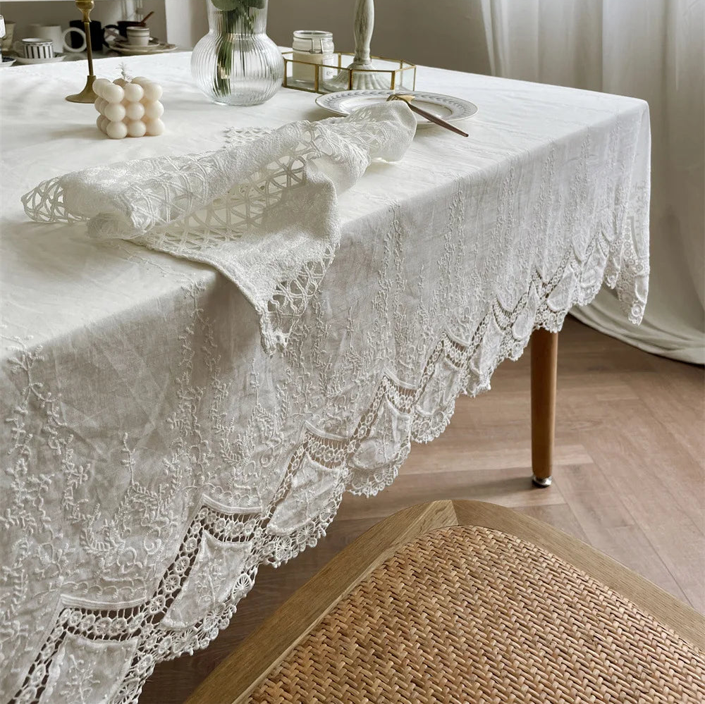 Nappe brodée dentelles en coton style fleurie classique