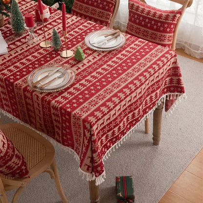 Nappe de Noël Jacquard en polycoton rouge motif Sapins et rênes pampilles
