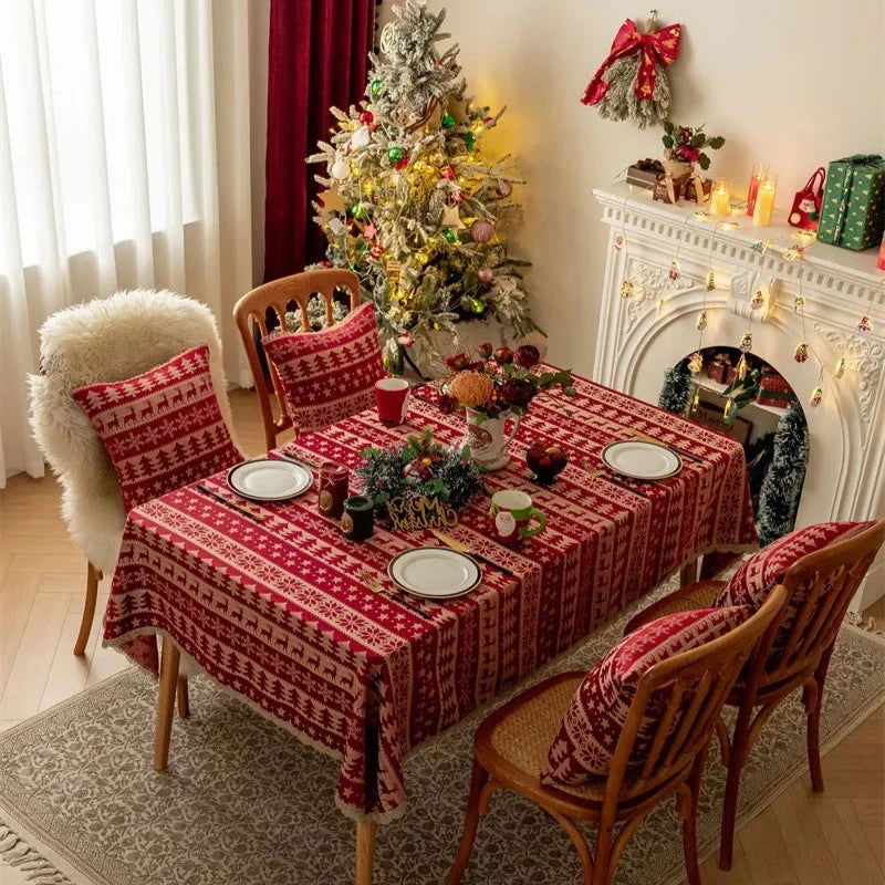 Nappe de Noël Jacquard en polycoton rouge motif Sapins et rênes dentelles