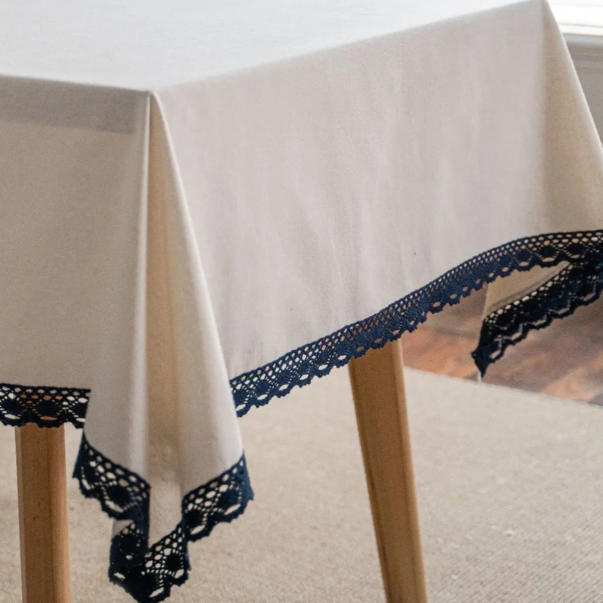 Nappe imprimée en coton lin bordure dentelle blanc