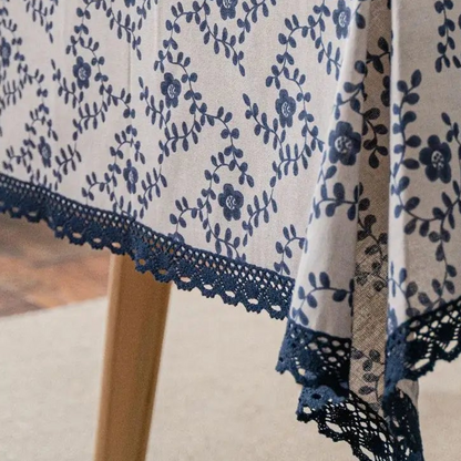 Nappe imprimée en coton lin bordure dentelle style campagne fleurs bleues