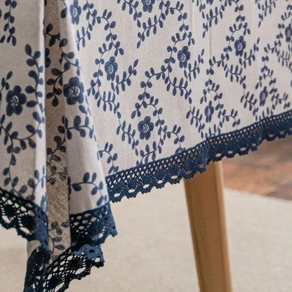 Nappe imprimée en coton lin bordure dentelle style campagne fleurs bleues