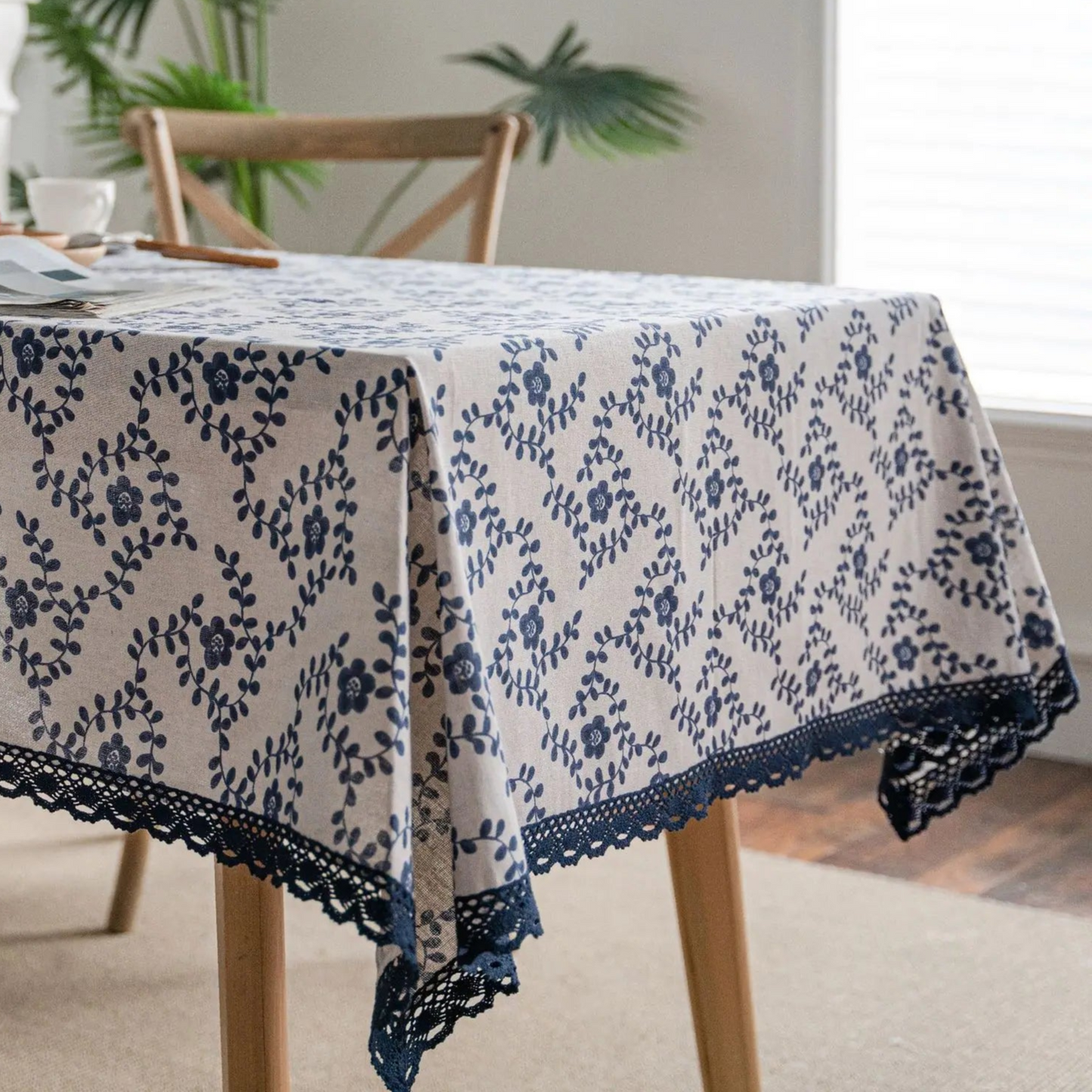 Nappe imprimée en coton lin bordure dentelle style campagne fleurs bleues