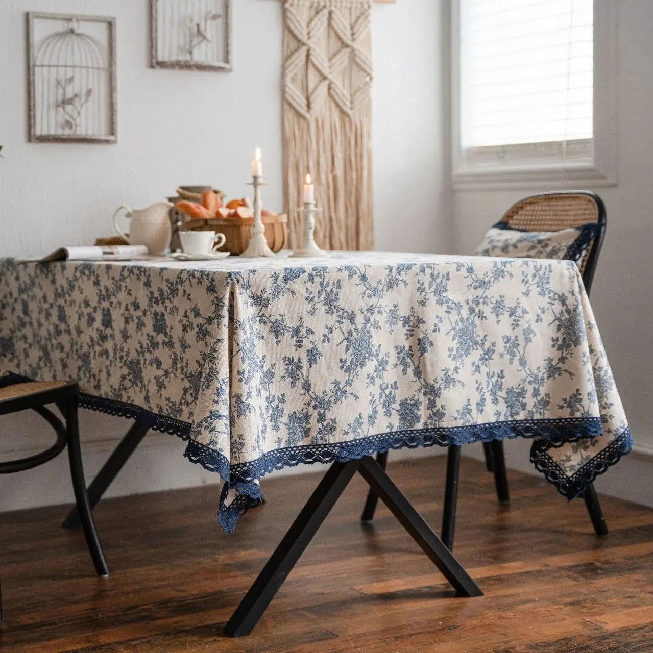 Nappe imprimée fleurie en coton lin bordure dentelle