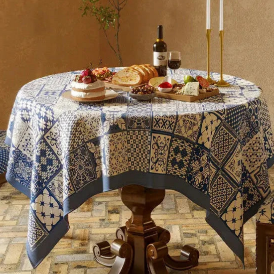 Nappe imprimée polycoton chenille style Jacquard carreaux bleus bord bleu