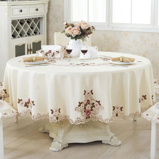 Nappe ronde en polycoton blanc à broderie Pivoine blanche